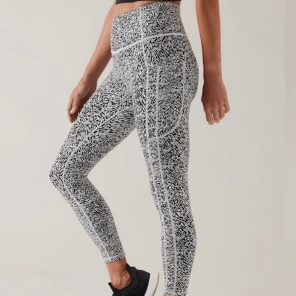 Athleta Ultimate Stash Textured 7/8 tight - Picture 2 of 8